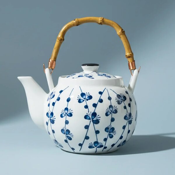 Porcelánová konvice Třešňové květy, 700 ml, bílá, motiv sakury, bambusové ucho, nerezové sítko