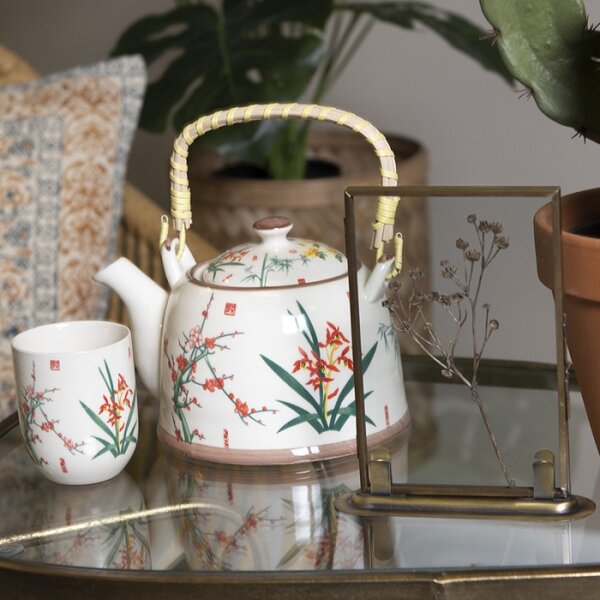 Porcelánový kalíšek na čaj s japonskými květy – 100 ml