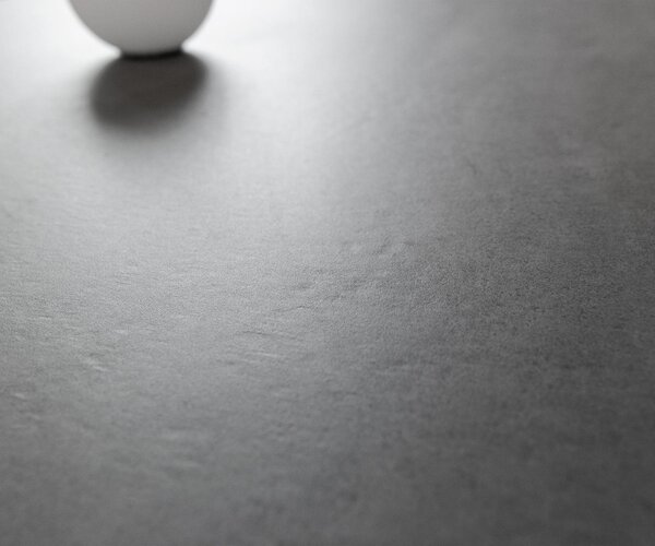 DELIFE Konferenční stolek Edge oválný tvar 100×50 cm keramika beton šedá Sarity nerezová ocel kartáčovaná