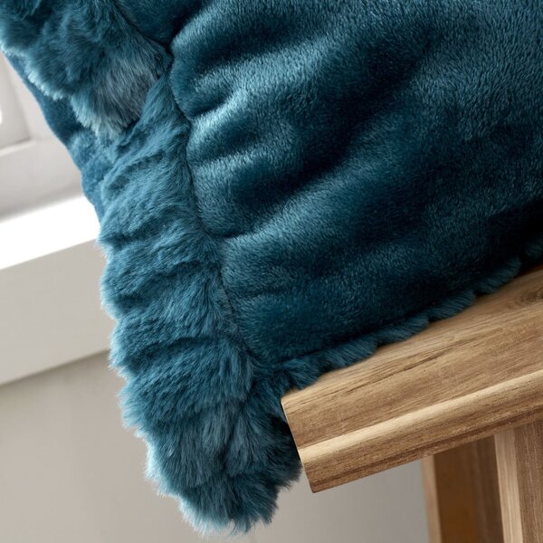 Dekorační polštář z mikroplyše 55x55 cm Velvet and Faux Fur – Catherine Lansfield