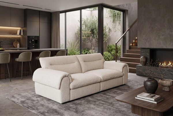 Moderní buklé čtyřmístná sedačka Sadie se světlým krémovým béžovým potahem a minimalistickým prošíváním 245 cm