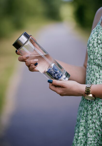 TEMPO-KONDELA CRYSTAL, skleněná láhev s kyanitem, 500 ml