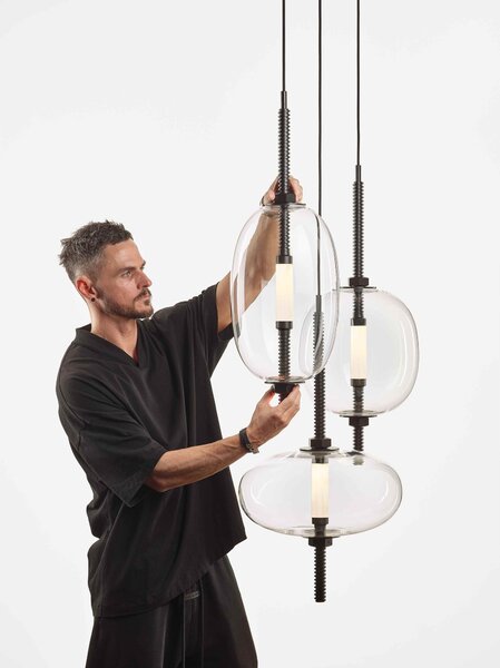 Brokis Designové LED závěsné svítidlo Under pressure more PC1389 Povrch Montury: Broušená bronz lak, Barva skla: Šedá kouřová - transparentní sklo, Baldachýn: Broušená černá lak