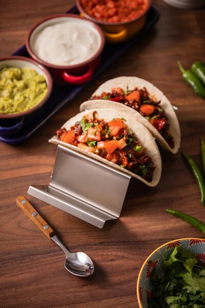 Stojánek na tacos KitchenCraft World of Flavours, na 3 tortilly, 21 cm, nerezový WFTACOHOLD