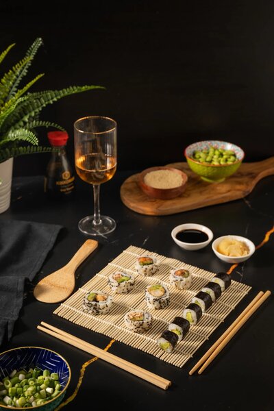 Sada na výrobu sushi KitchenCraft World of Flavours, 4 ks, bambusová podložka 23 × 24,5 cm WFSUSHIMAT4PC