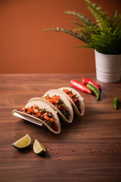 Stojánek na tacos KitchenCraft World of Flavours, na 3 tortilly, 21 cm, nerezový WFTACOHOLD