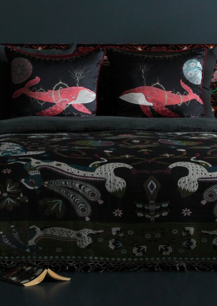 Povlak na polštář Cosmic Whale with Lilac Planet 60x60, černo-růžový
