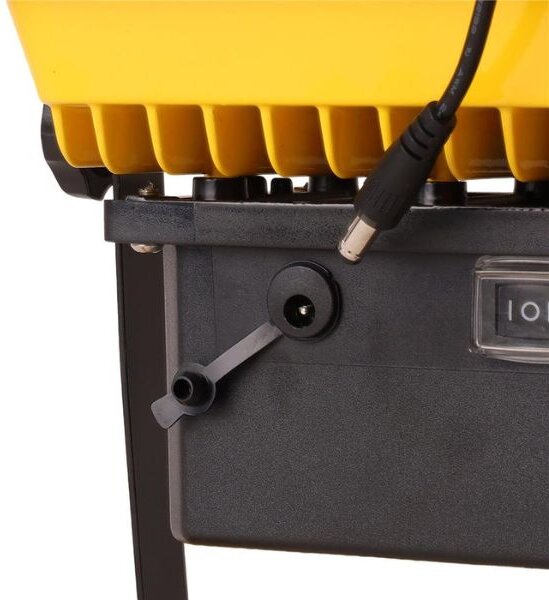 Přenosný USB nabíjecí LED reflektor 20W 1600lm, denní, stmívatelný vypínačem, 3 roky zár