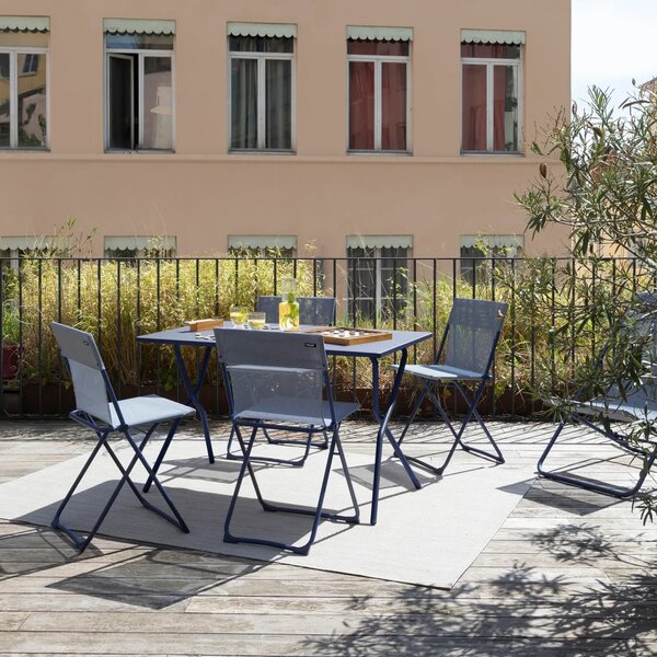 Sada BALCONY II – skládací stůl 120×70 cm + 4 ultra kompaktní židle | ColorBlock modrá Indigo