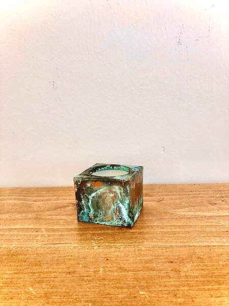 Svícínek měděný s patinou 4x5x5 cm