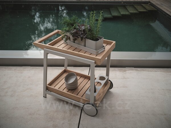 Stern Servírovací vozík Frido, Stern, 90x59x77 cm, rám lakovaný hliník black matt, desky teak, včetně koleček a držáku na lahve
