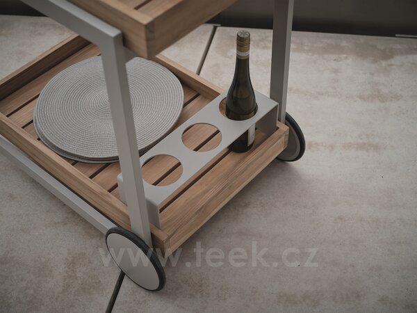 Stern Servírovací vozík Frido, Stern, 90x59x77 cm, rám lakovaný hliník black matt, desky teak, včetně koleček a držáku na lahve