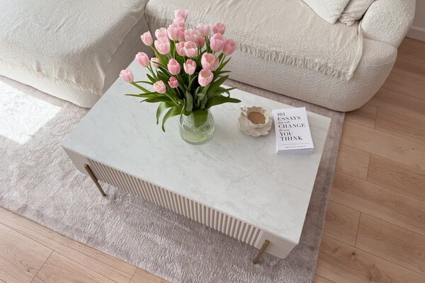 Moderní konferenční stolek Malmi 100 cm se zásuvkami - kašmír / crema bianca / zlaté nohy