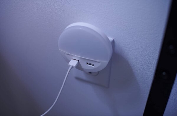 Osram - LED Noční svítidlo do zásuvky se senzorem LUNETTA 2xUSB LED/13W/230V