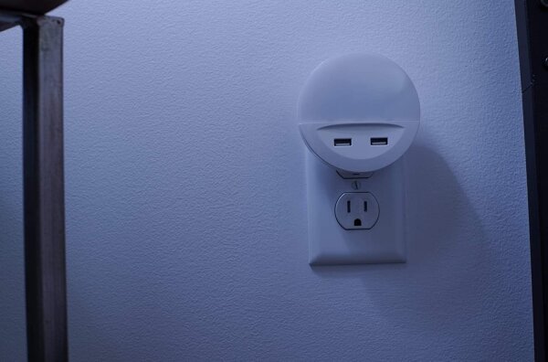 Osram - LED Noční svítidlo do zásuvky se senzorem LUNETTA 2xUSB LED/13W/230V
