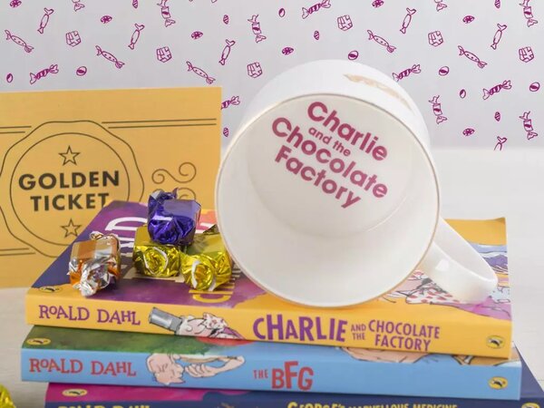 Porcelánový hrnek velký Charlie int the Chocolate Factory