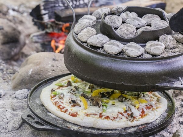 Dvoudílná litinová multifunkce Lodge "Cook-It-All"
