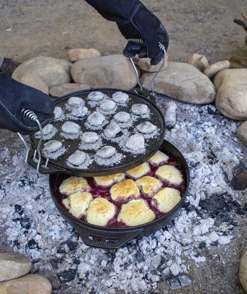 Dvoudílná litinová multifunkce Lodge "Cook-It-All"
