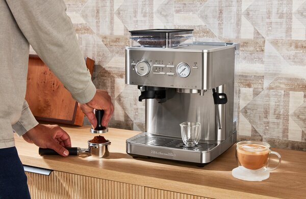 KitchenAid 5KES6551EBK Poloautomatický kávovar , litinový
