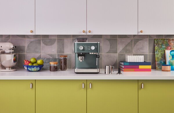 KitchenAid 5KES6551EBK Poloautomatický kávovar , litinový