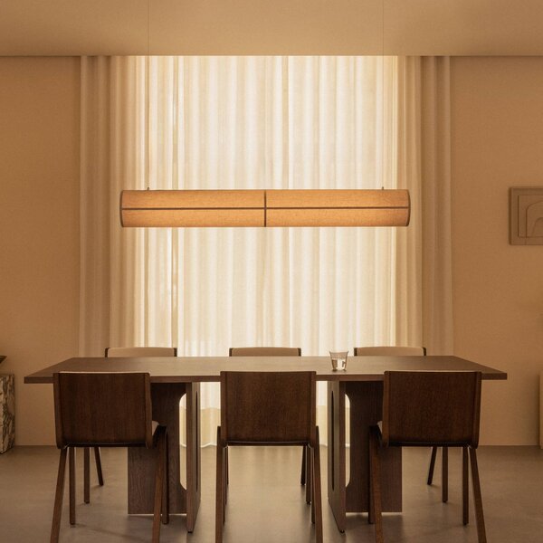 Audo Copenhagen Závěsné svítidlo Hashira Linear, přírodní barva, délka 140 cm, stmívatelný, Krémová / jantar, Obývací pokoj / jídelna, Textil / tkanina / hedvábí