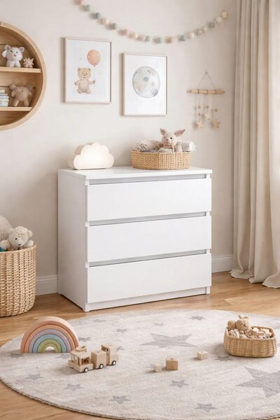 Bílá komoda do obývacího pokoje se zásuvkami, výška 70 cm, 3 zásuvky. VÝROBCE