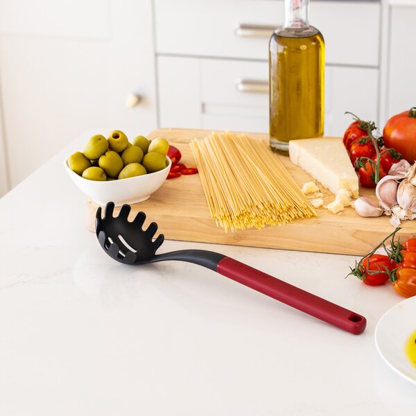 Naběračka na těstoviny KitchenAid Classic Collection 34 cm červená KHA005OHEREG