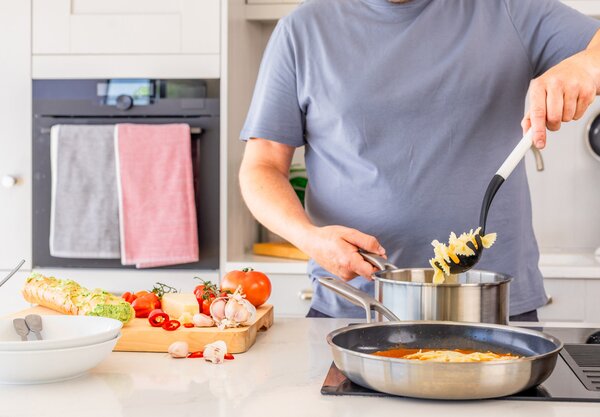 Naběračka na těstoviny KitchenAid Classic Collection 34 cm bílá KHA005OHPNG
