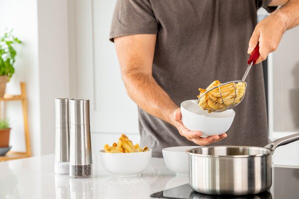 Naběračka drátěná KitchenAid Classic Collection 36,5 cm červená KHA010OHEREG