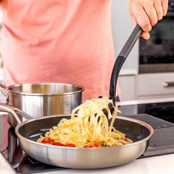 Naběračka na těstoviny KitchenAid Classic Collection 34 cm šedá KHA005OHCHGG
