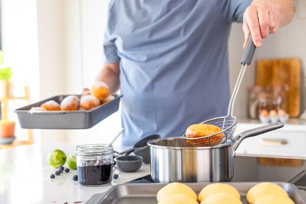 Naběračka drátěná KitchenAid Classic Collection 36,5 cm šedá KHA010OHCHGG