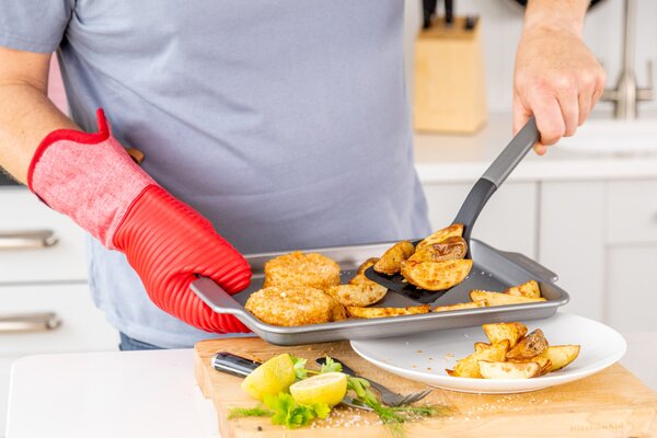 Obracečka s drážkami KitchenAid Classic Collection 34 cm šedá KHA002OHCHGG