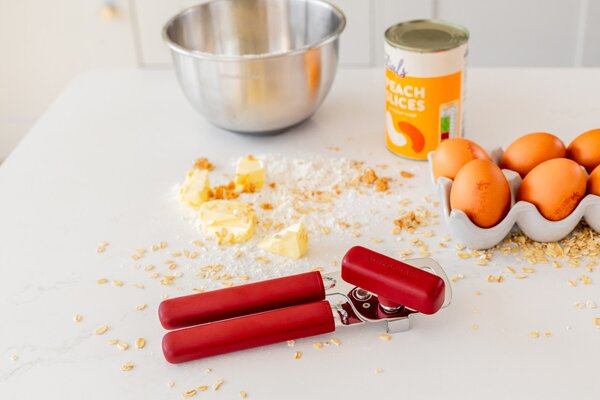 Otvírák na konzervy a lahve KitchenAid Classic Collection červená KHA199OHEREG