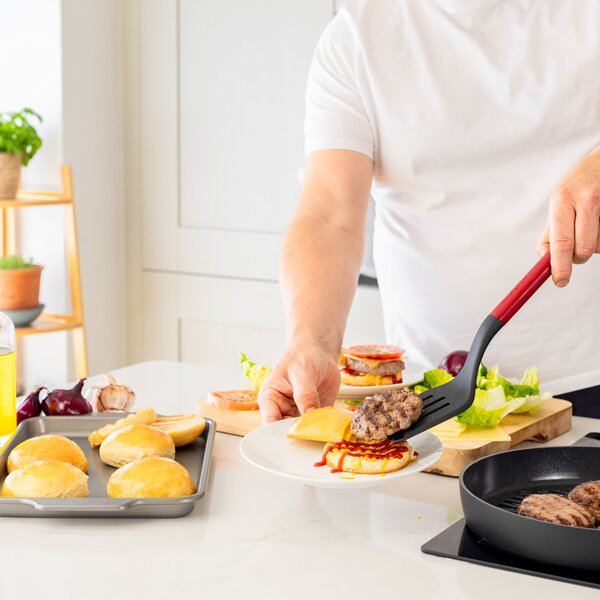Obracečka s drážkami KitchenAid Classic Collection 34 cm červená KHA002OHEREG