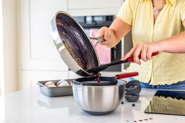Stěrka nabírací silikonová KitchenAid Classic Collection 30 cm červená KHA030OHEREG