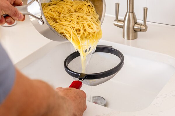 Sítko jemné KitchenAid Classic Collection 17 cm červená KHA161OHEREG