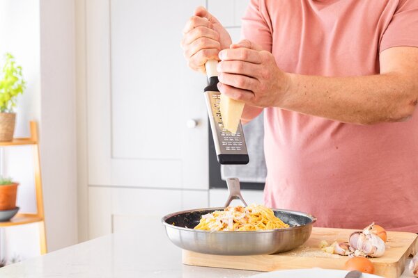 Struhadlo středně hrubé KitchenAid Classic Collection bílá KHA320OHPNG