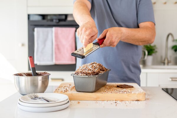 Struhadlo středně hrubé KitchenAid Classic Collection červená KHA320OHEREG