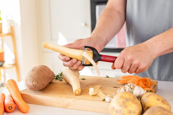 Škrabka příčná KitchenAid Classic Collection 17,5 cm červená KHA145OHEREG