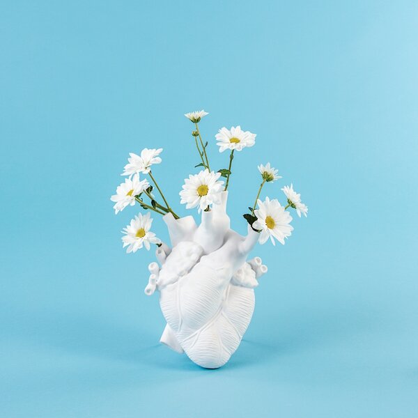 Seletti Bílá porcelánová váza Love in Bloom 25 cm