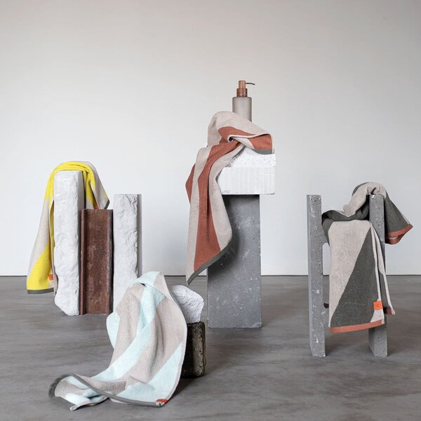 Khaki froté ručníky z bio bavlny v sadě 2 ks 40x55 cm Diagonal – Mette Ditmer Denmark
