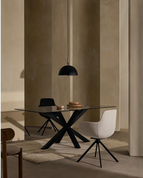 Jídelní stůl se skleněnou deskou Kave Home s černým podnožím, 160 x 90 cm