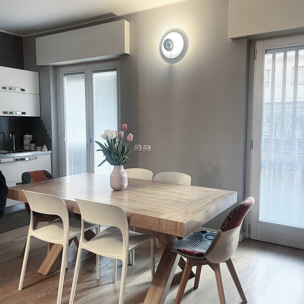 Knikerboker LED nástěnné světlo DoppioZero, bílá/šedá, Ø 30 cm, stmívatelný, Bílá / opál, Chodba, kov, Design
