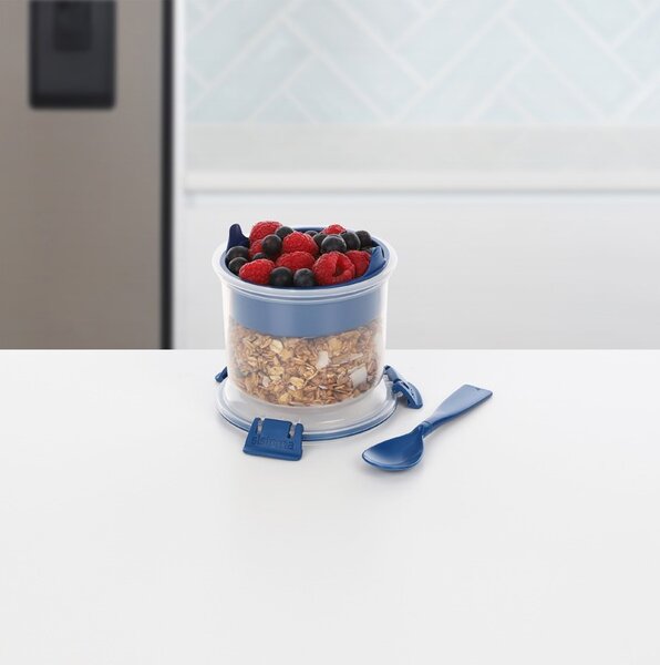 SISTEMA Krabička na jogurt a müsli, 2 komory+lžíce, SISTEMA, 530ml, mix barev Barva krabiček SISTEMA: Zelená