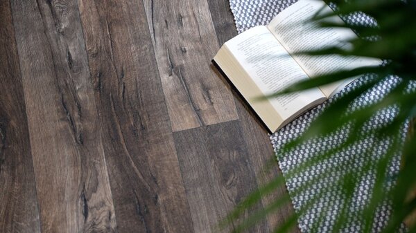 PVC podlaha Maxima Plus Hunter Oak S44 hnědá