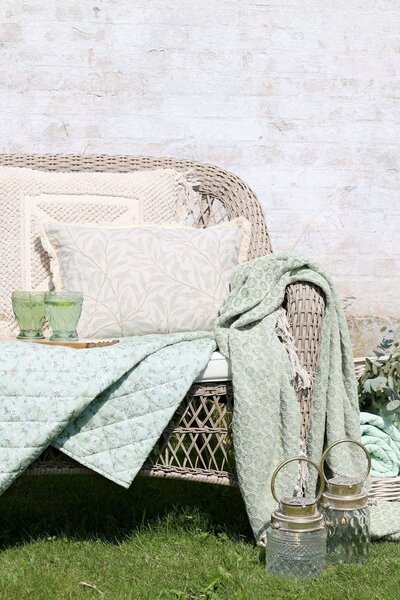 Zelený prošívaný přehoz s květy Flowers Aix Quilt - 130*180 cm - Chic Antique