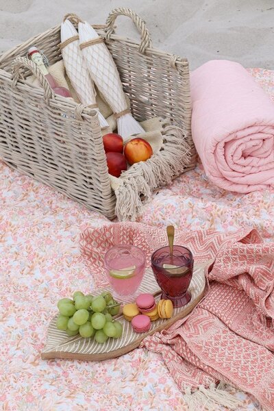 Růžovo-modrý prošívaný přehoz s květy Flowers Aix Quilt - 130*180 cm - Chic Antique