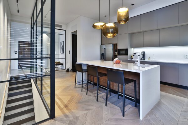 Brokis Designové LED závěsné svítidlo Knot Cilindro PC1019 Barva skla: Šedá kouřová - transparentní sklo, Povrchová úprava baldachýnu: Mosaz, Povrch reflektoru: Mosaz