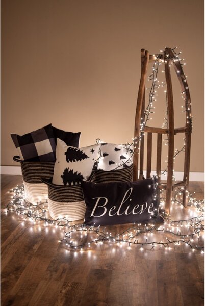Černo-bílý oboustranný vánoční povlak na polštář se stromečky Black & White X-Mas – 30x50 cm