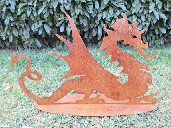 Zahradní kovová dekorace Drak na podstavci corten výška 40 cm
